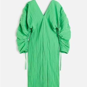 H&M Voluminous Green Crinkle Midi Dress